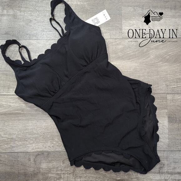 Charmo Scallop Edge Ribbed One Piece Swimsuit Size M - Picture 3 of 7
